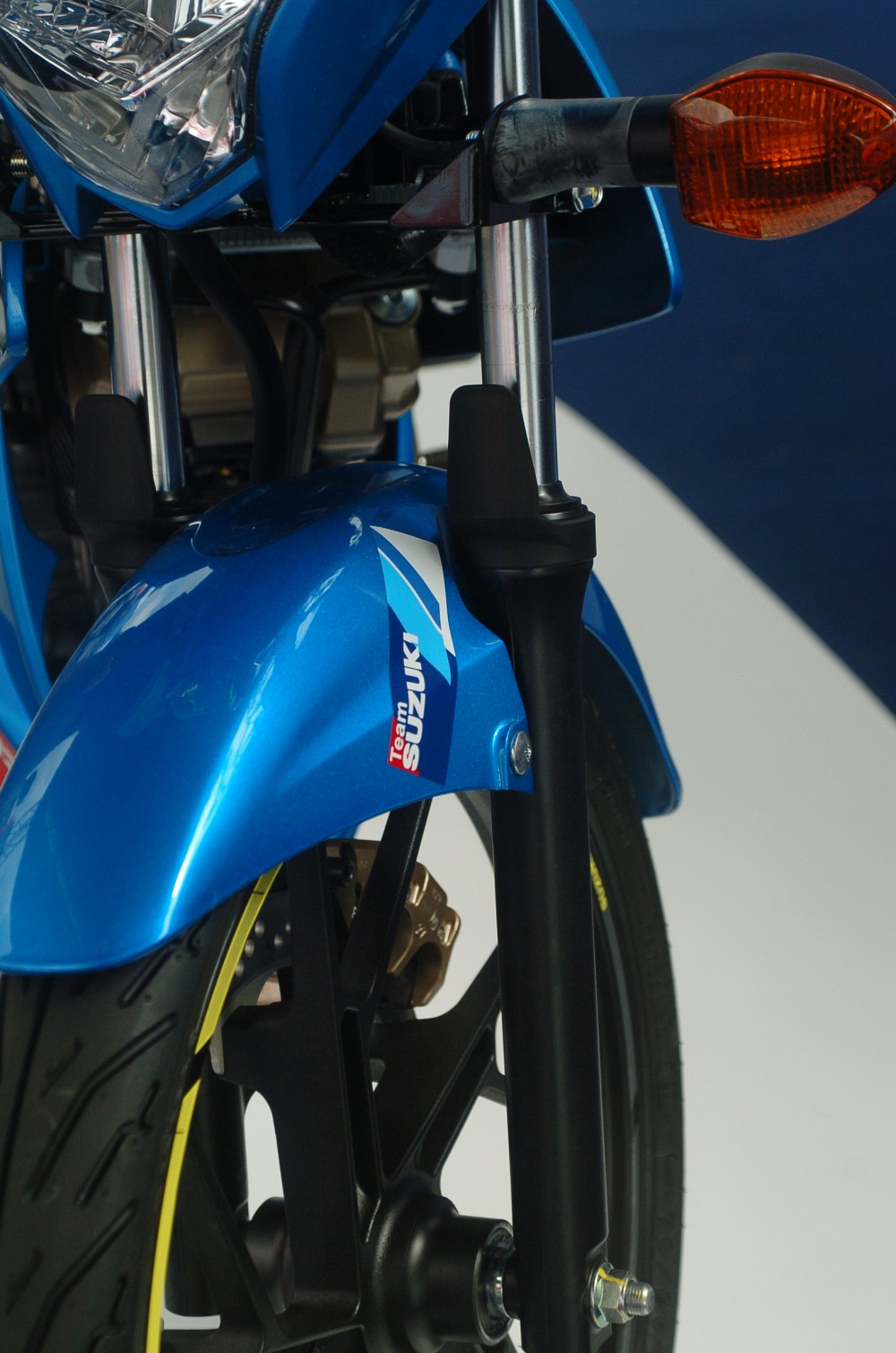 Suzuki Viet Nam lan dau tien trung bay mau xe Moto GP Satria F150 - 3