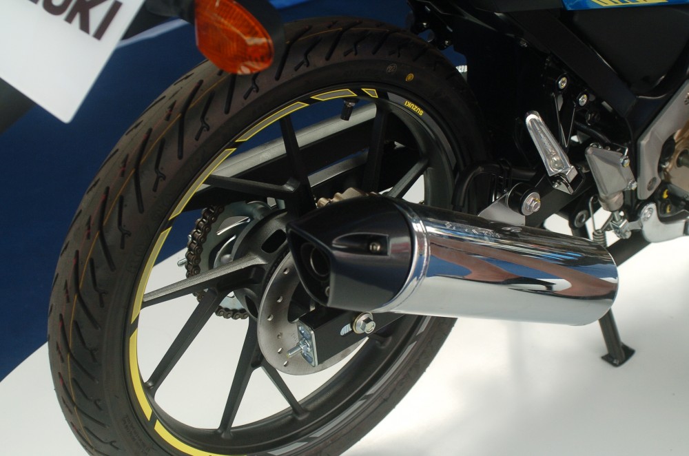 Suzuki Viet Nam lan dau tien trung bay mau xe Moto GP Satria F150 - 7