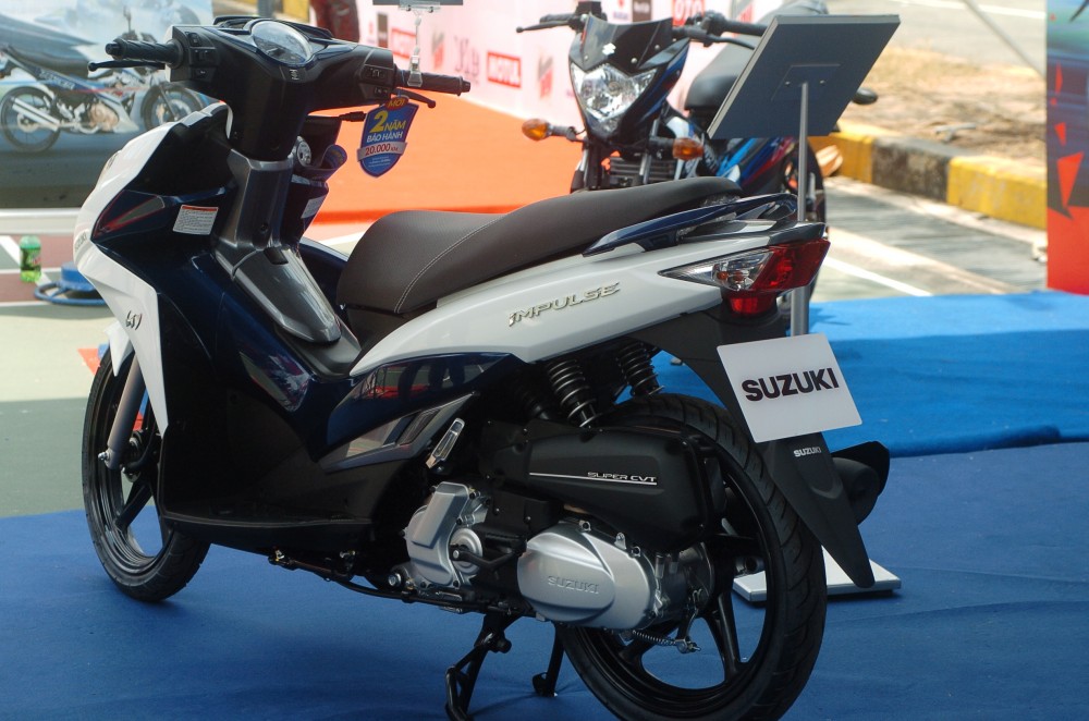 Suzuki Viet Nam lan dau tien trung bay mau xe Moto GP Satria F150 - 10