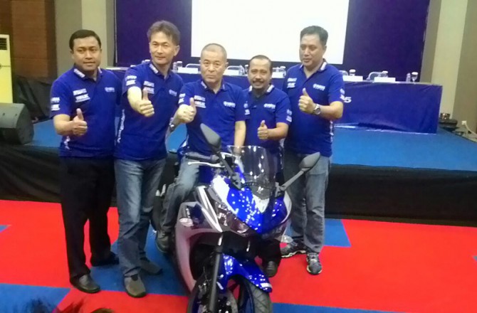 Yamaha R25 ABS 2015 ra mat tai truong Indonesia