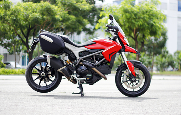 Cam nhan Hyperstrada dua con lai giua Hypermotard va Touring Multistrada - 4