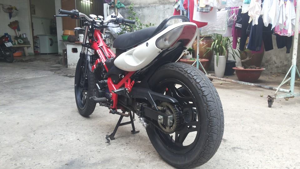 Chiec Suzuki FX do phong cach doc dao tu Ducati Monster - 3