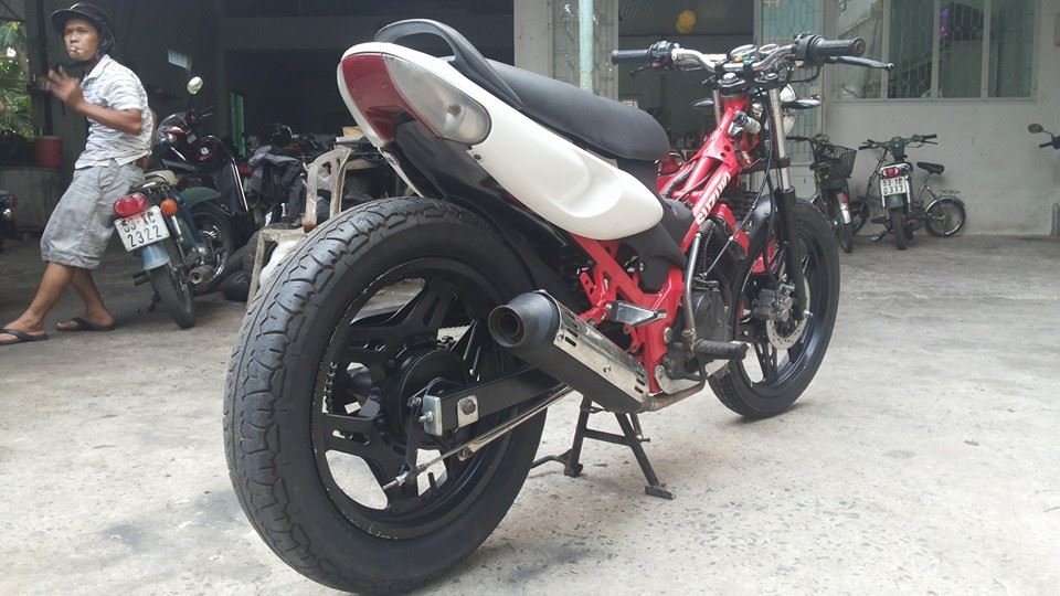 Chiec Suzuki FX do phong cach doc dao tu Ducati Monster - 5