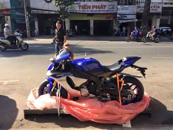 Clip Dap Thung Yamaha R1 2015 tai Viet Nam