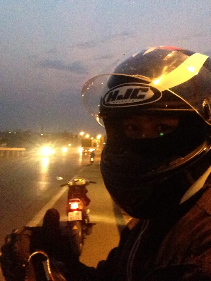 Dung chay xe neu ban dang buon ngu loi khuyen chan thanh cua 1 biker FX - 4