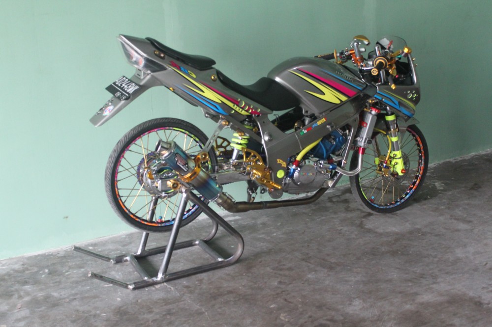 Honda CBR 150 do phong cach Drag - 2