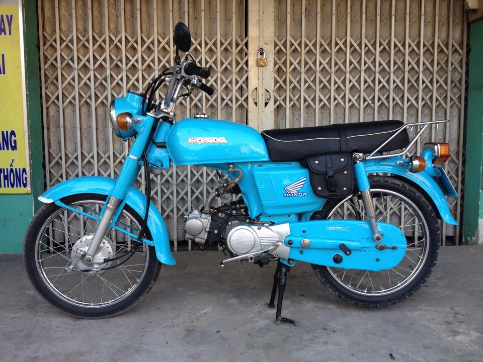 Honda CD don keng xa beng voi tong xanh nuoc bien