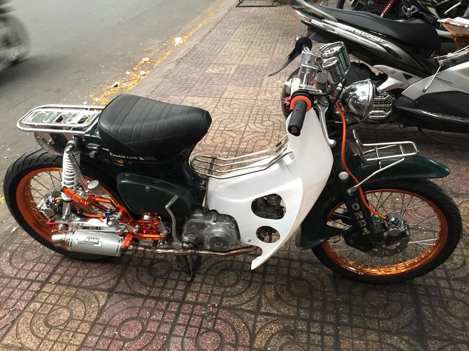 Honda Cub 81 độ sự lột xác ngoạn mục mang đậm chất cổ của biker Hà Thành   2banhvn