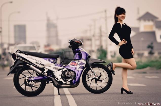 Hot girl tao dang ben canh cac thien than Suzuki - 2