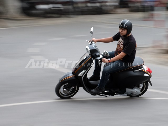 Piaggio Vespa Sprint 150 khien cac doi thu trong cung phan khuc phai e so - 4