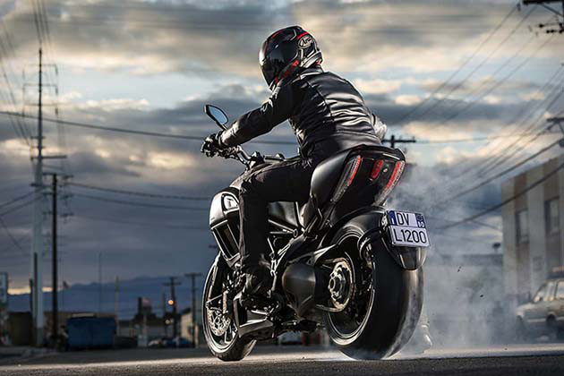 Tim hieu ve Diavel 2015 huyen thoai co bap cua Ducati - 4