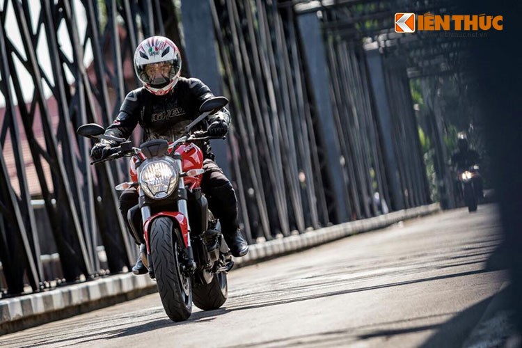 Trai nghiem Ducati Monster 821 cua biker Viet tren dat Thai - 11