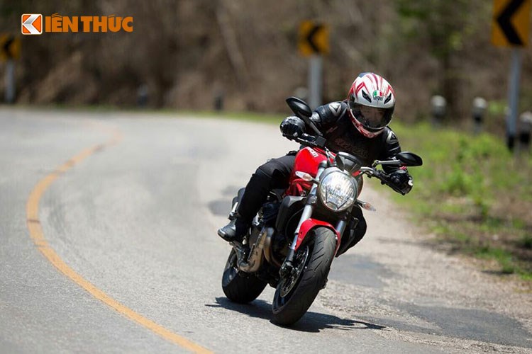 Trai nghiem Ducati Monster 821 cua biker Viet tren dat Thai - 12