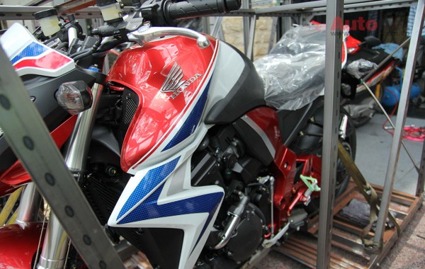Can canh cap doi Honda CB1000R 2015 vua ve den Sai Gon - 2