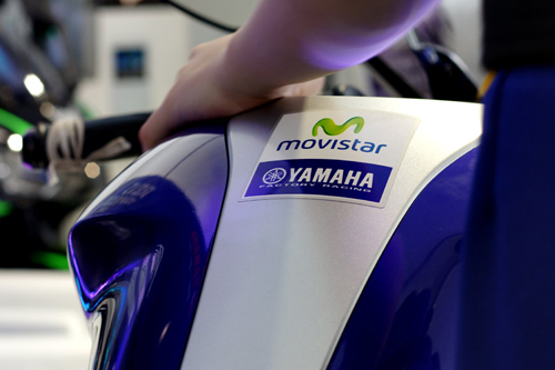 Can canh Yamaha R25 2015 Phien ban Movistar - 2