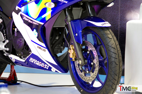 Can canh Yamaha R25 2015 Phien ban Movistar - 3