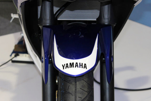 Can canh Yamaha R25 2015 Phien ban Movistar - 6