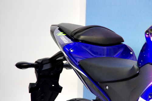 Can canh Yamaha R25 2015 Phien ban Movistar - 7