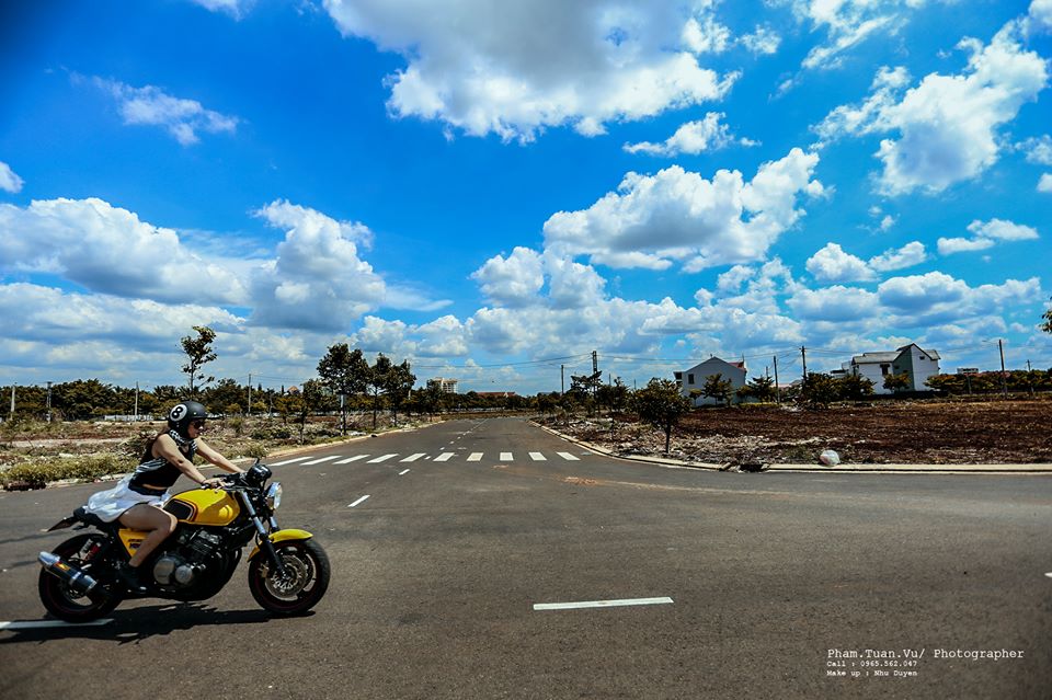 Chan dai tao dang ben xe do Cafe Racer co dien