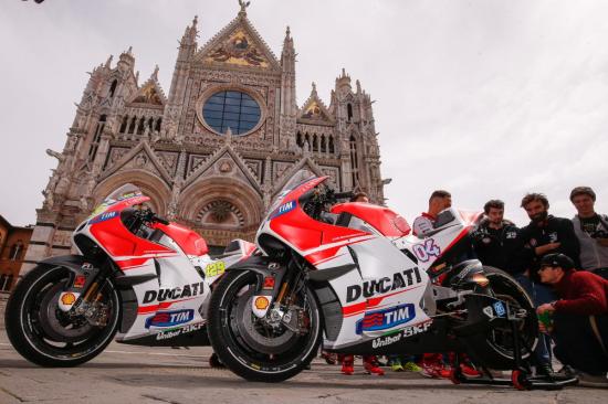 Ducati lam nong chang 6 giai dua MotoGP 2015 tai Y - 2