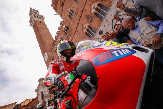 Ducati lam nong chang 6 giai dua MotoGP 2015 tai Y - 6
