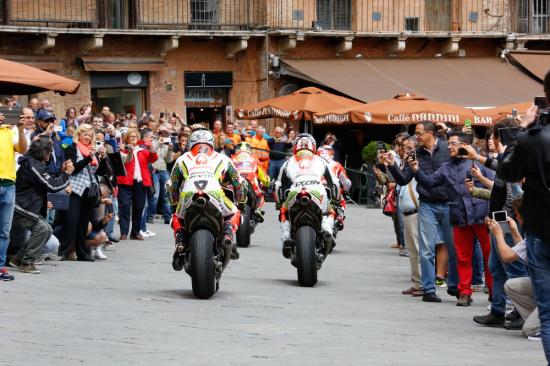 Ducati lam nong chang 6 giai dua MotoGP 2015 tai Y - 7