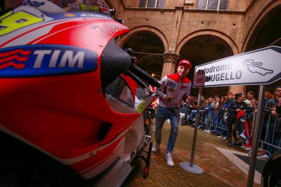 Ducati lam nong chang 6 giai dua MotoGP 2015 tai Y - 8