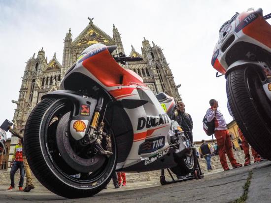 Ducati lam nong chang 6 giai dua MotoGP 2015 tai Y - 10