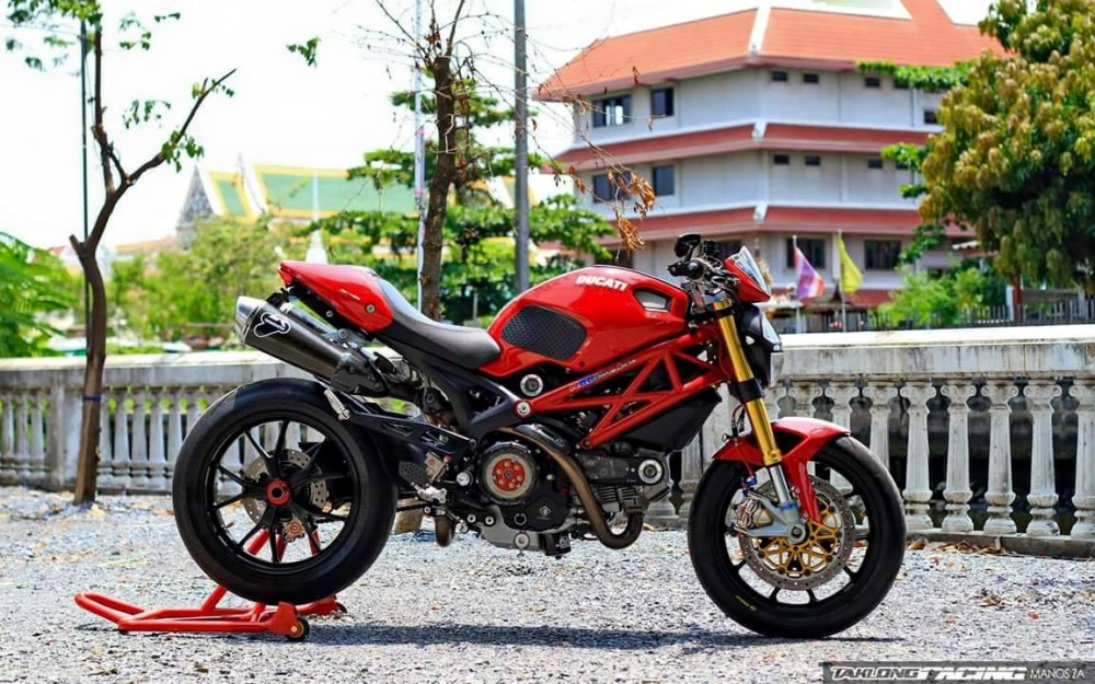 Ducati Monster 796 quai vat mot gio ben hang hieu