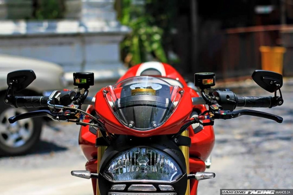 Ducati Monster 796 quai vat mot gio ben hang hieu - 2