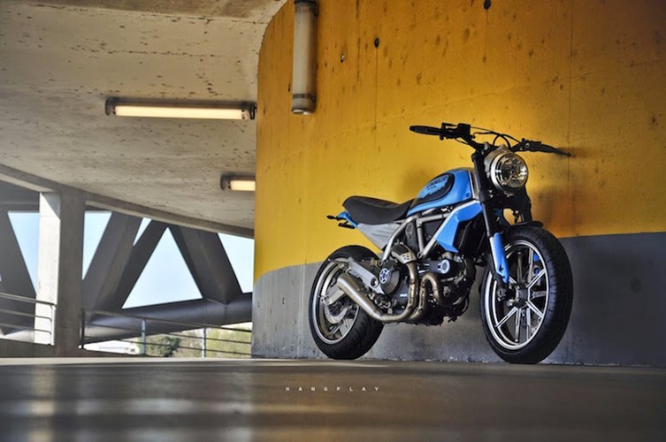 Ducati Scrambler phien ban Baby Blue dam chat Phap - 2