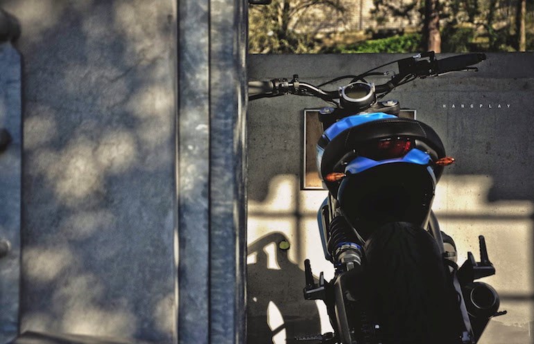 Ducati Scrambler phien ban Baby Blue dam chat Phap - 8
