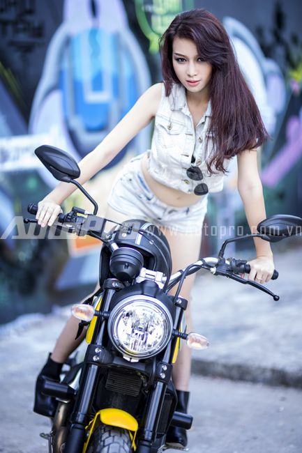 Hoa hau top 10 Viet Nam tao dang ca tinh ben Ducati Scrambler - 10