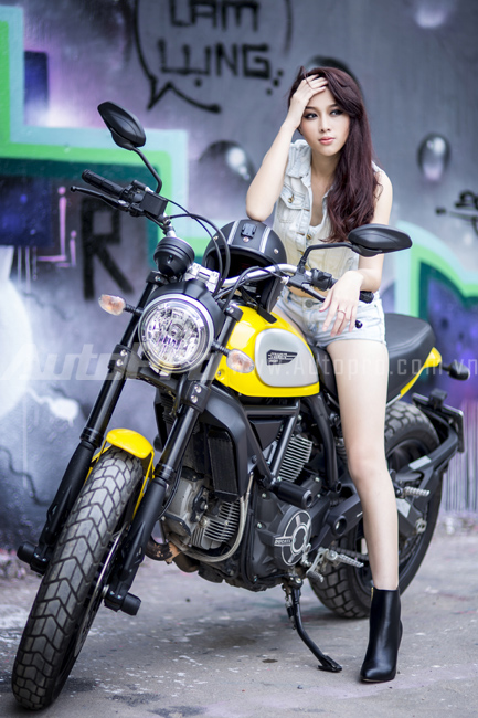 Hoa hau top 10 Viet Nam tao dang ca tinh ben Ducati Scrambler - 11