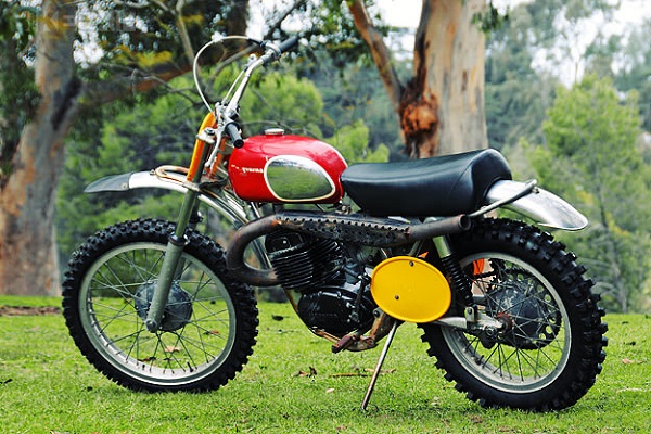 Husqvarna 400CR chiec xe mot thoi gan lien voi ten tuoi Steve McQueen