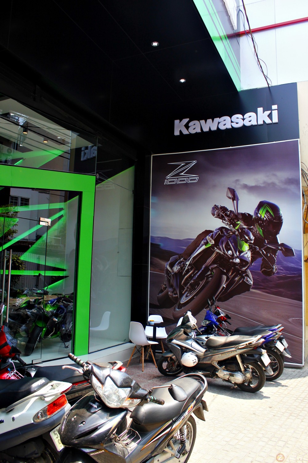 Motorrock khai truong Showroom Kawasaki dau tien tai HCM va ra mat Ninja H2