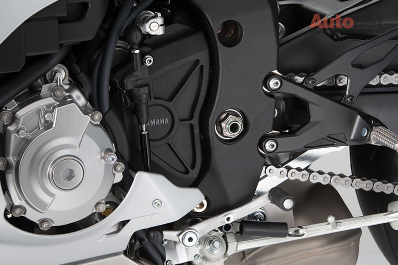 Yamaha R1 2015 mot co may thong linh troi Au - 11