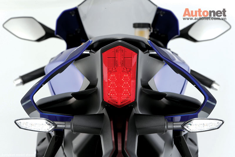 Yamaha R1 2015 mot co may thong linh troi Au - 16
