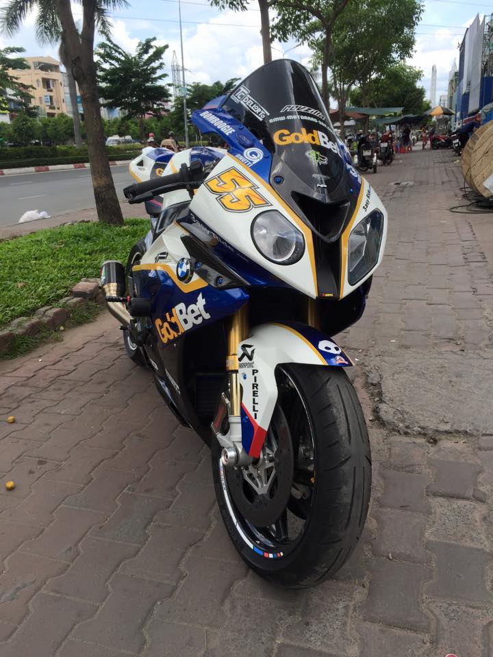 BMW S1000RR do voi hang loat phu kien khung tai Sai Gon - 2