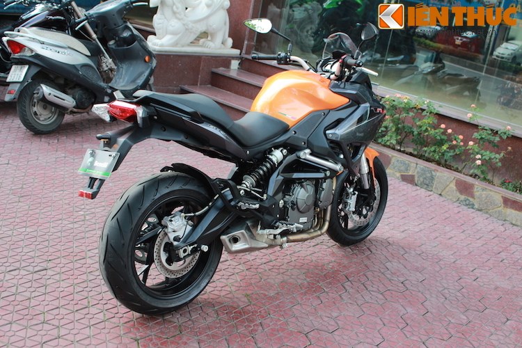 Can canh Benelli TNT 600GT dau tien tai Ha Noi - 16