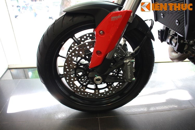 Can canh Ducati Hyperstrada 2015 dau tien tai Ha Noi - 4