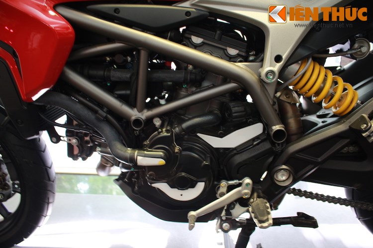 Can canh Ducati Hyperstrada 2015 dau tien tai Ha Noi - 8