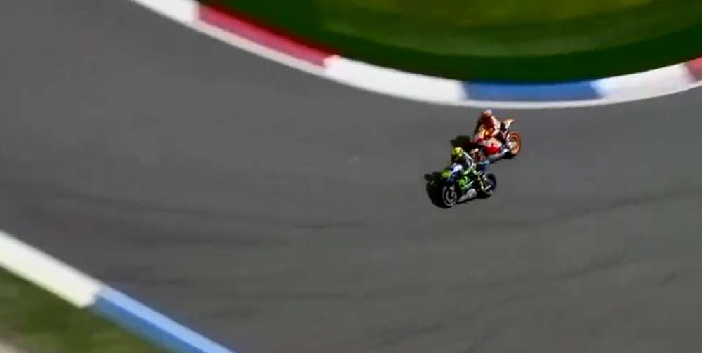Canh tranh nay lua cua Rossi va Marquez tai chang 8 MotoGP 2015 - 4