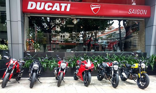 Chay thu cac dong xe Ducati tai Dai hoi mo to Da Nang - 2