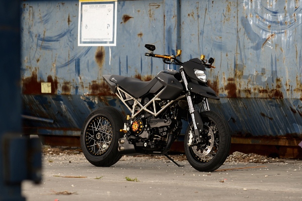 Ducati Hypermotard cung cap voi ban do tu C2 Design