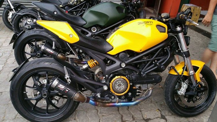 Ducati Monster 796 do cuc chat voi phien ban mau vang la mat