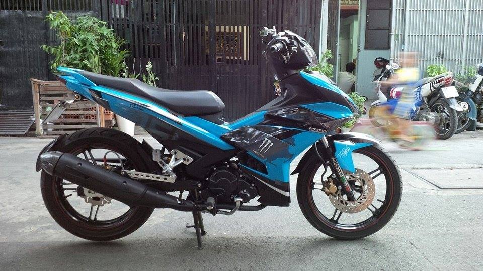 Exciter 150 len dan ao Freedom Xanh Ngoc loi cuon - 4