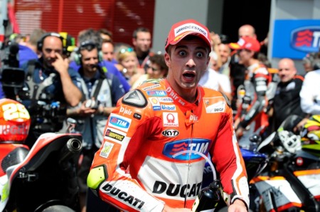 Lorenzo co chien thang thu ba lien tiep tai MotoGP 2015 va lan thu 36 trong su nghiep - 7