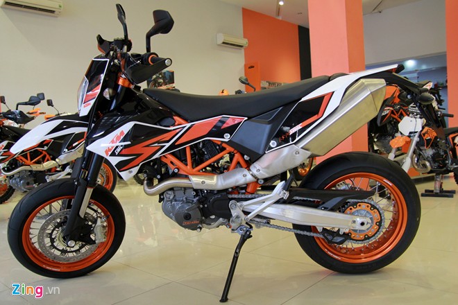 Moto dia hinh KTM 690 SMC R 2015 vua ve Viet Nam