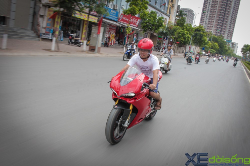 Can canh Ducati 1299 Panigale S dau tien tai Viet Nam voi gia 1 ty dong
